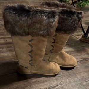 Vintage Ugg Australia Rosana Chestnut Suede boots